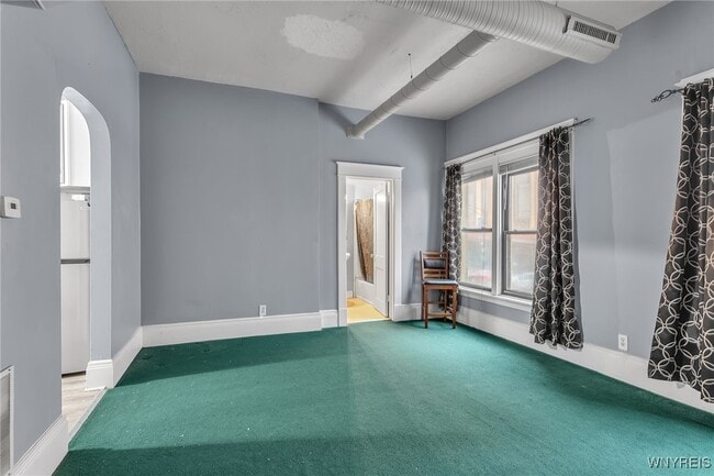 Building Photo - 946 Main St