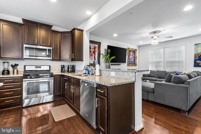 Building Photo - 5000 Forest Pines Dr