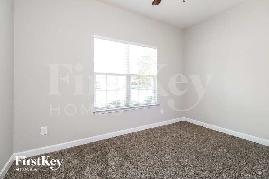 Building Photo - 6255 Glen Way Dr