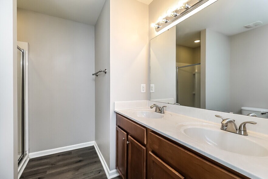 Building Photo - 5012 Broad Leaf Ct