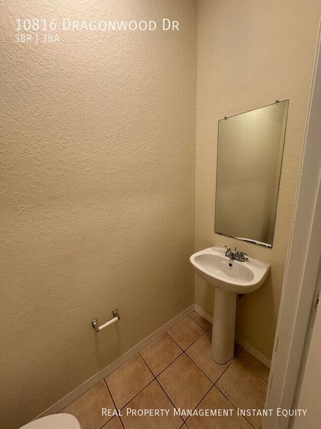 Building Photo - 10816 Dragonwood Dr