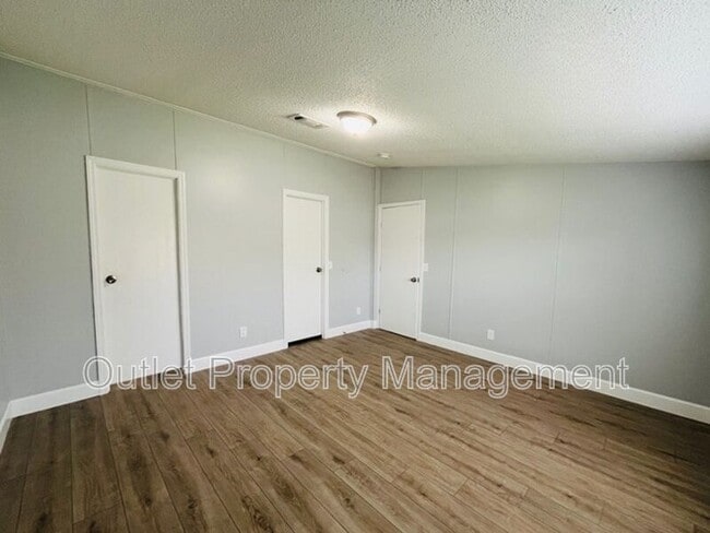 Building Photo - 15710 Bermuda St
