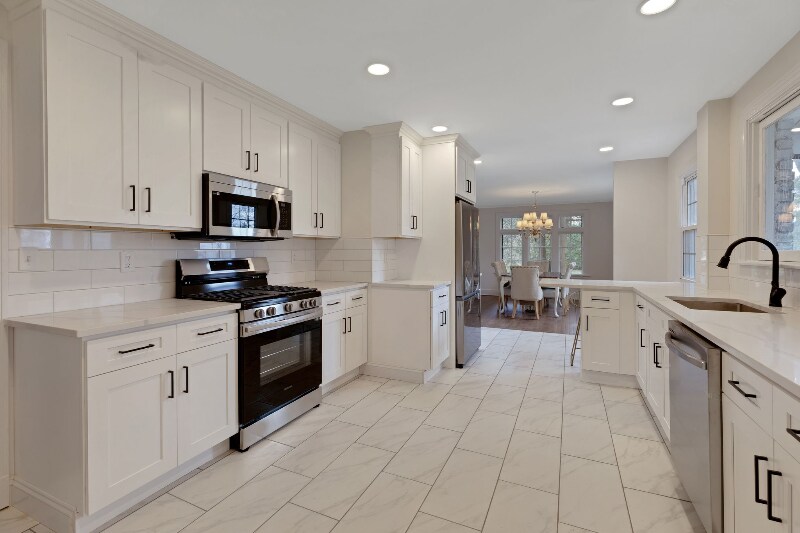 Building Photo - 60 Maple Ave