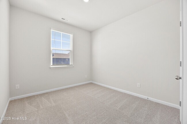 Building Photo - 85 Bonaparte St