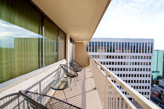 Building Photo - 320 23rd St S