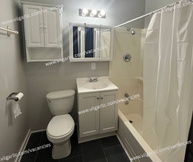 Building Photo - 3910 Deodar St