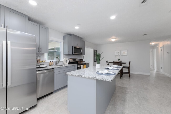 Building Photo - 7869 Jolliet Dr