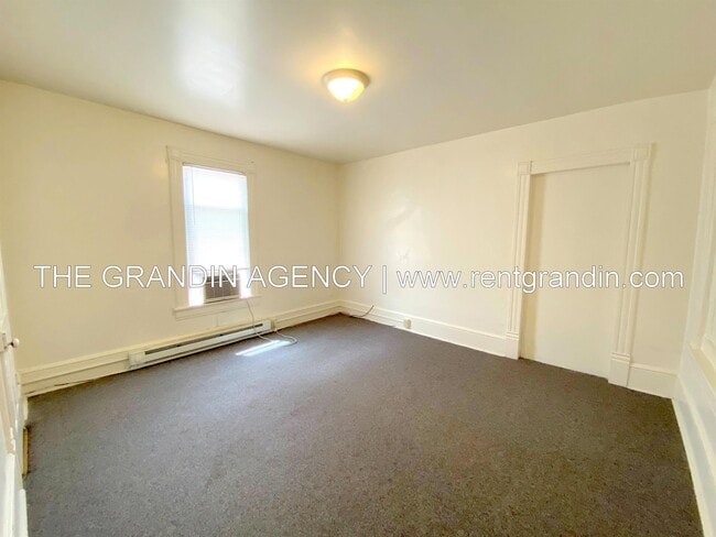 Building Photo - 909 13th St SE