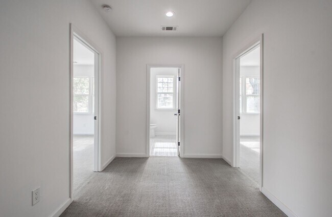 Building Photo - Elegant Midtown Memphis Single-Family Home...