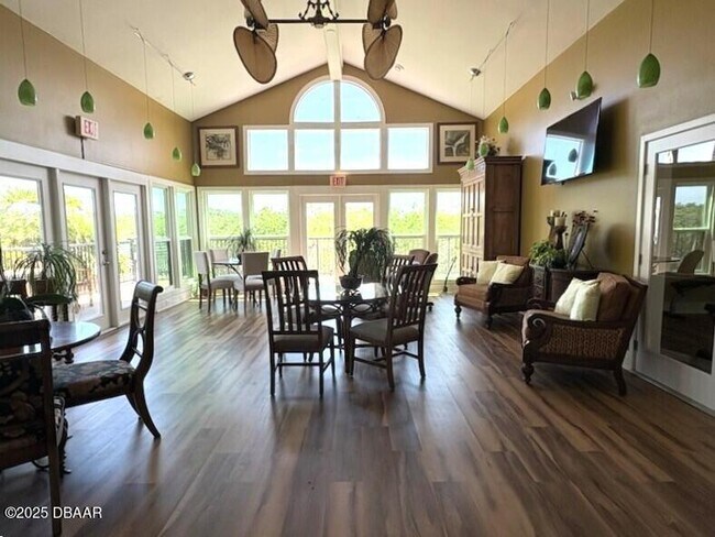 Building Photo - 1401 S Palmetto Ave