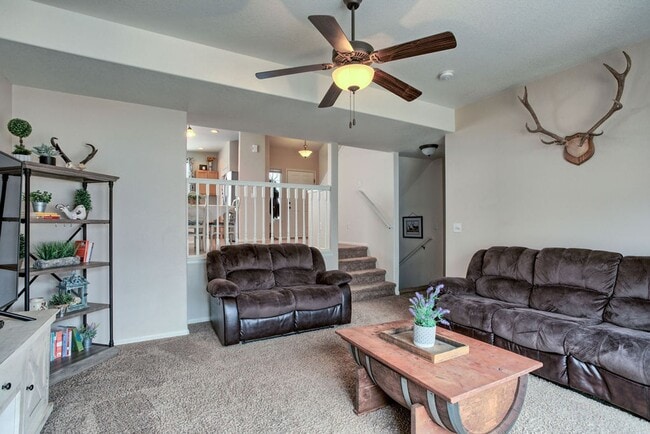 Building Photo - 3 Bedroom 2 1/2 Bath Split Level in Johnstown