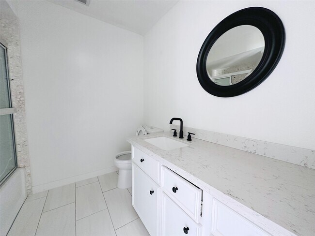 Building Photo - 3202 La Quinta Dr