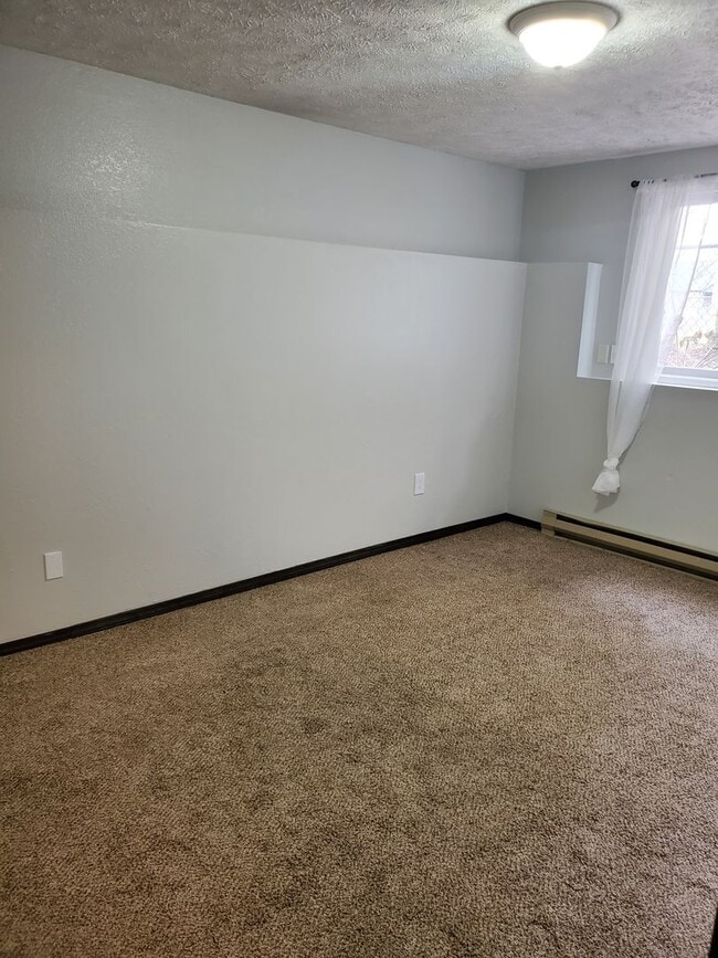 Building Photo - Darling updated duplex