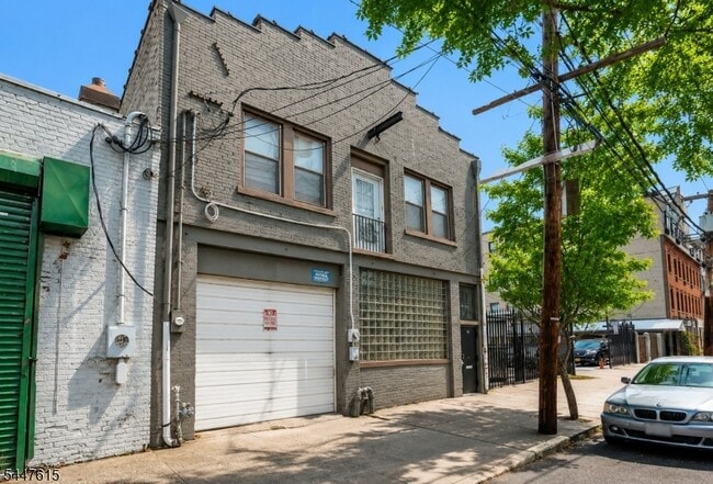 Building Photo - 54-60 McWhorter St