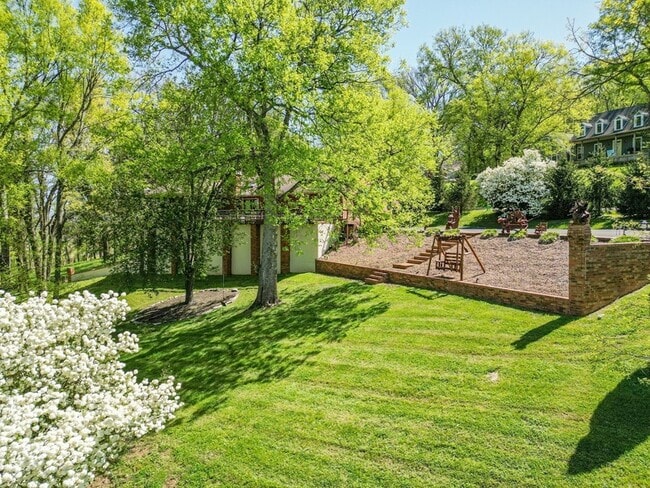 Building Photo - 204 Hogan Ln