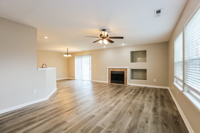 Building Photo - 7329 Kimble Dr