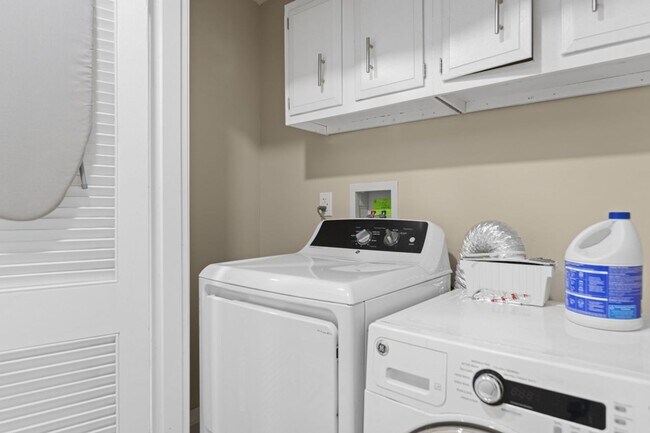 Building Photo - 3 Bedroom Furnished in Oldham County