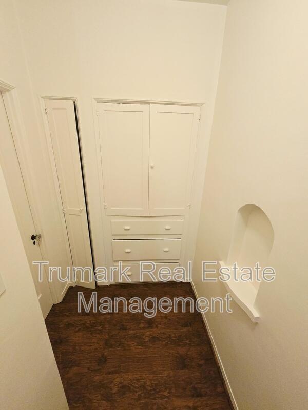 Building Photo - 4315 Avocado St