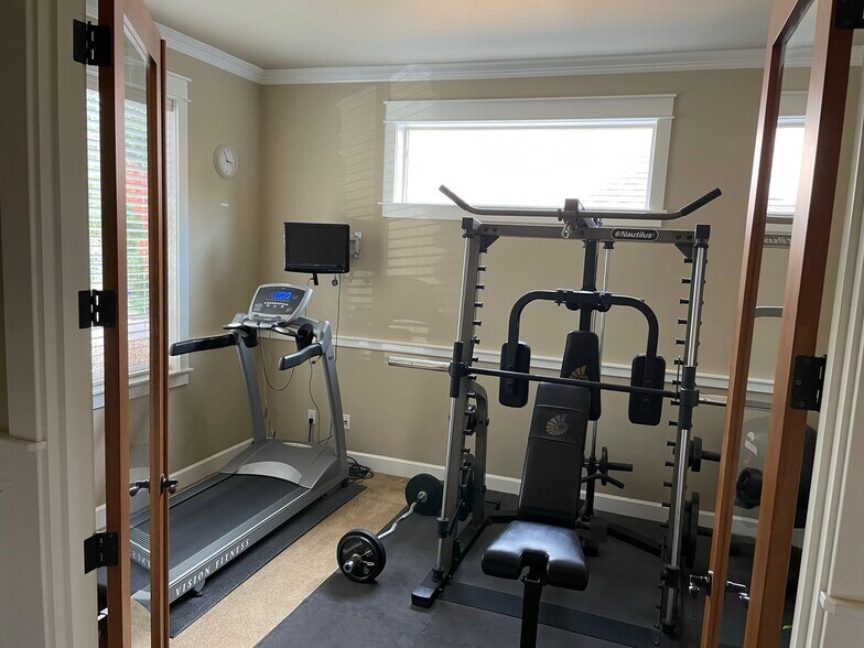 Building Photo - 12884 SW Sevilla Ave