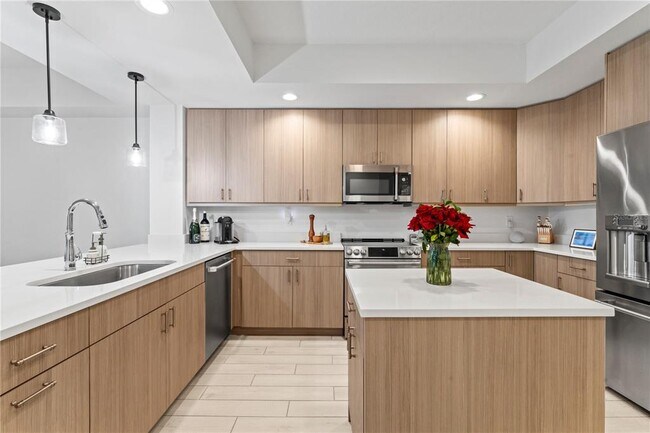 Building Photo - 125 Island Way