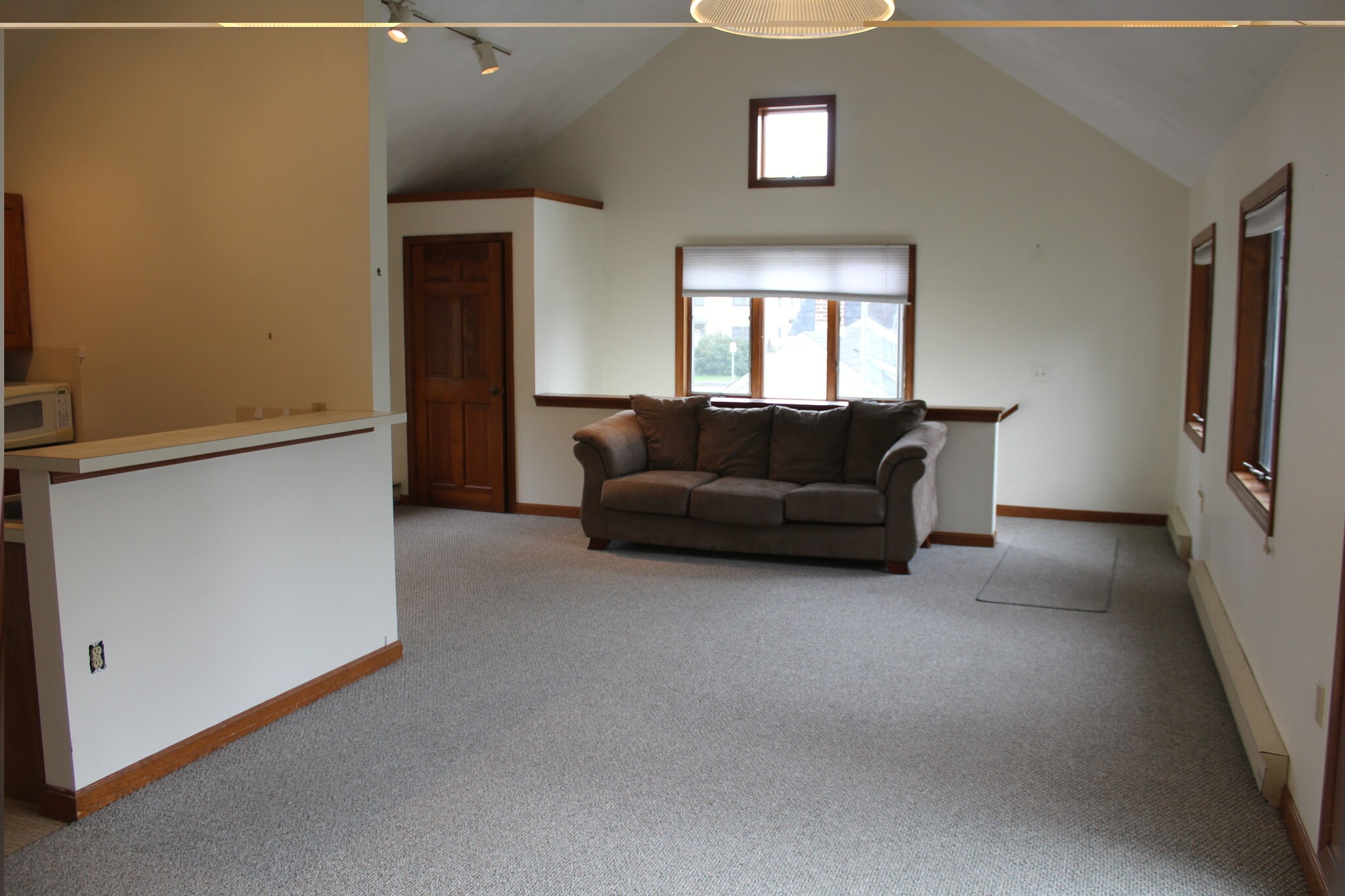 Building Photo - 121 Main St