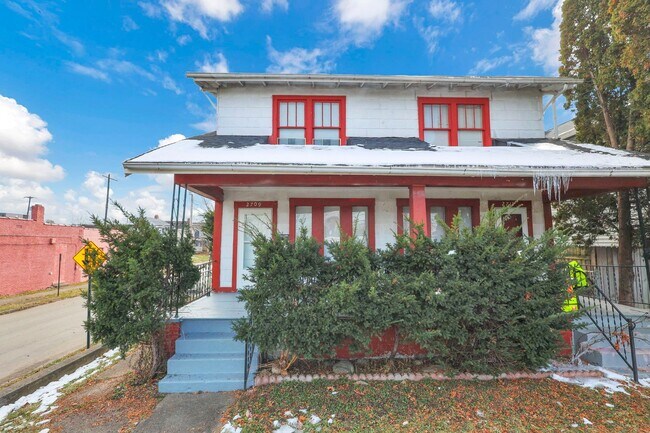 Building Photo - 2709-2711-2711 Sullivant Ave