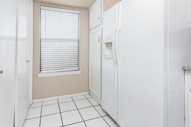 Building Photo - 10304 Southridge Terrace