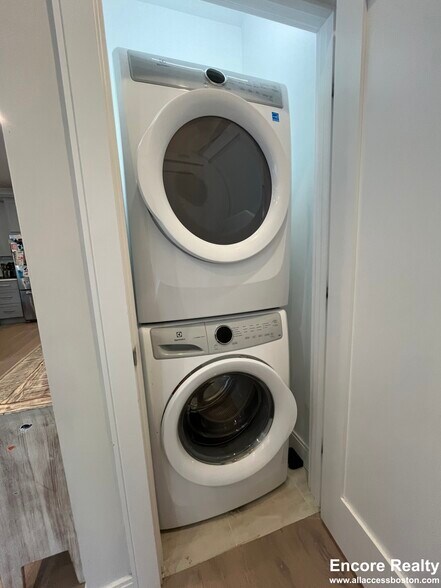 Building Photo - 39 Cummins Hwy