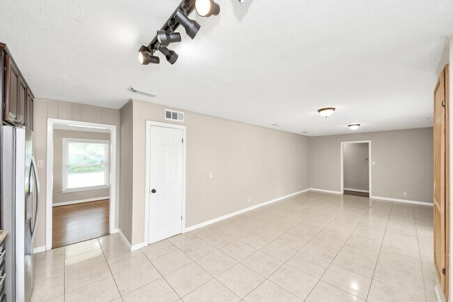 Building Photo - 3419 Norris Dr