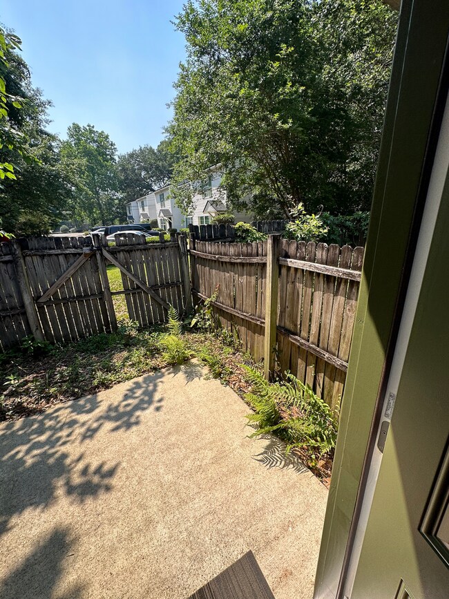 Building Photo - 218-B White Drive - One Bedroom Patio Home