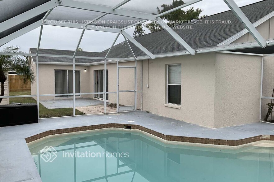 Building Photo - 3405 5th Dr W