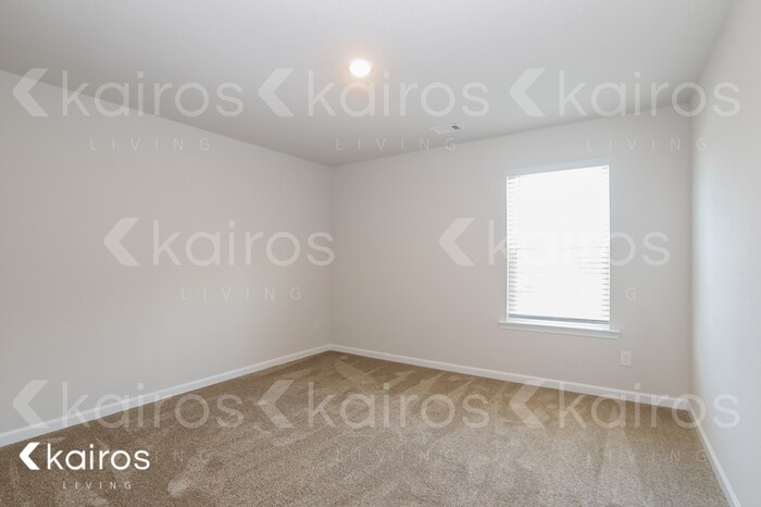 Building Photo - 4000 Bridgewood Wy