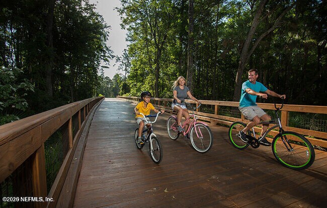 Building Photo - 459 Crestview Dr