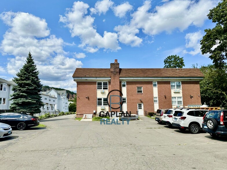 Building Photo - 46 Fountain St