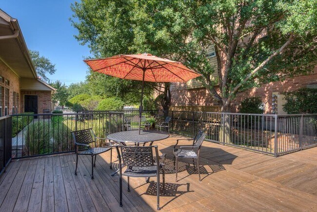 Building Photo - 2255 Braeswood Park Dr