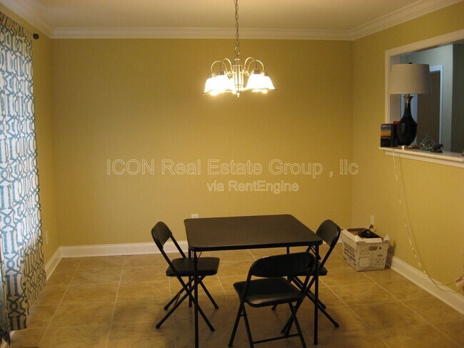 Building Photo - 285 Erica Ln SE