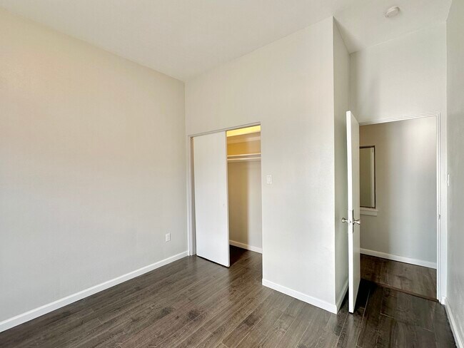 Building Photo - 449 N Main St