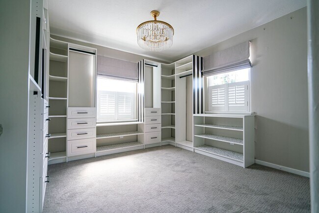 Building Photo - Charming 4 Bed, 2/5 Bath East Bench House