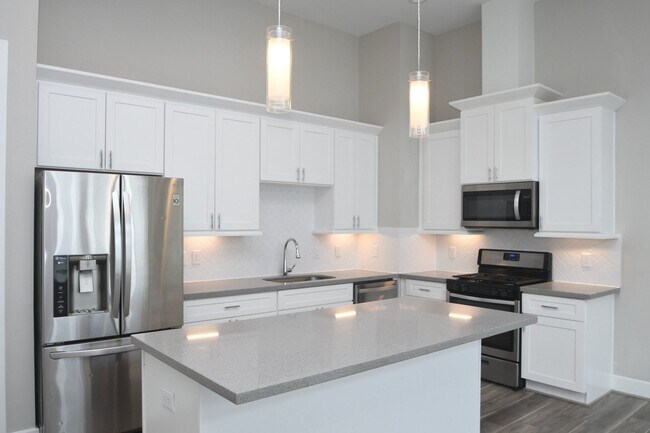 Building Photo - 5904 Gardendale Dr