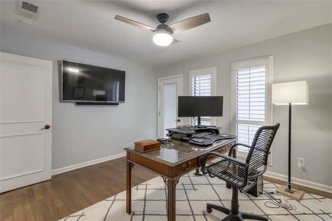 Building Photo - 392 Greenfield Ct