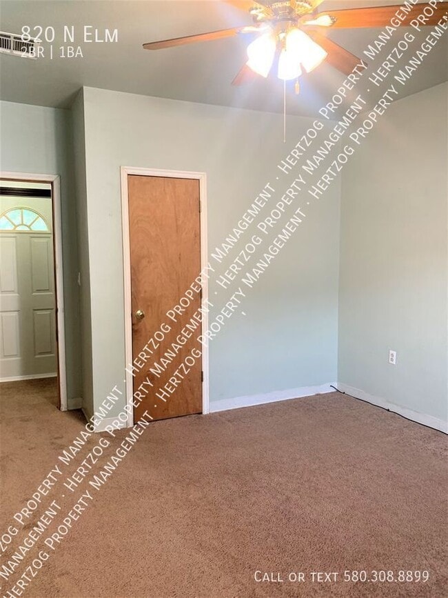 Building Photo - 820 N Elm-