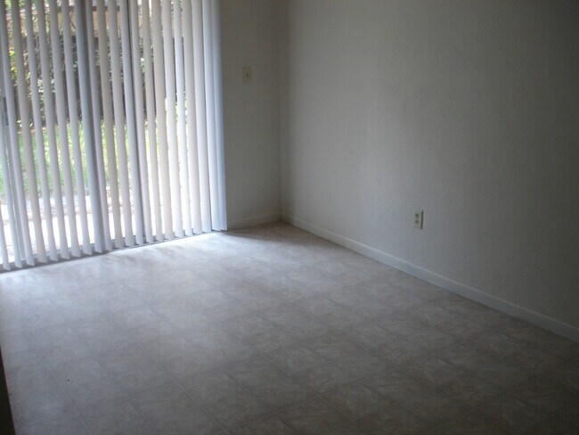 Building Photo - 2114 NW 55th Blvd
