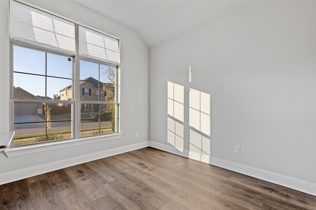 Building Photo - 2607 Rosebud Ln