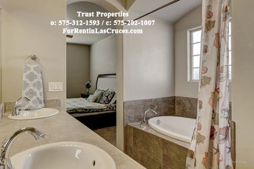 Building Photo - Almost new 4/2 off Del Rey