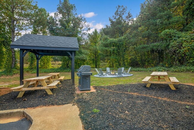 Building Photo - 515 Cely Ln