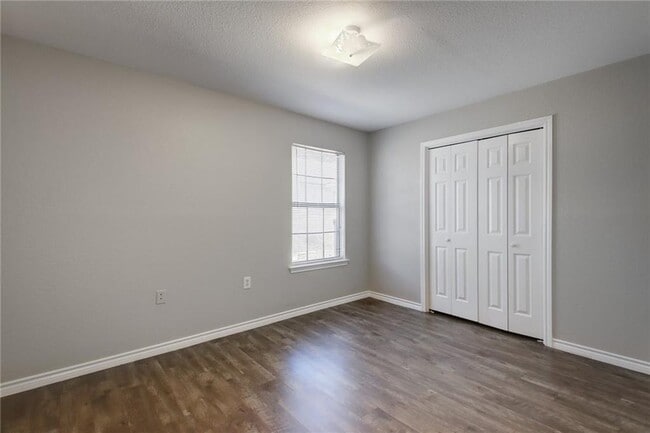 Building Photo - 204 Hall St