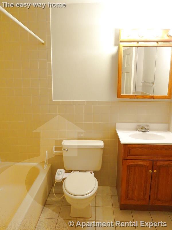 Building Photo - 13 Bristol St