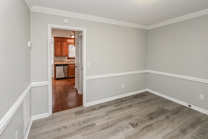 Building Photo - 225 Mockingbird Dr