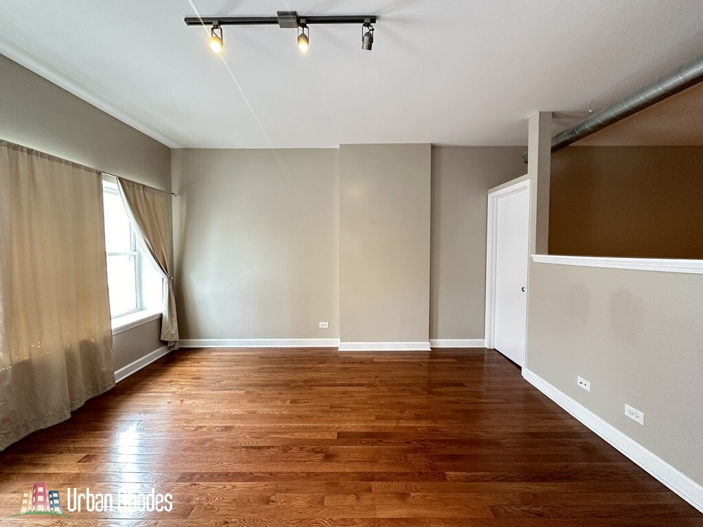 Building Photo - 674 N Orleans St