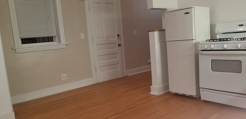 Building Photo - 905 N Rockwell St